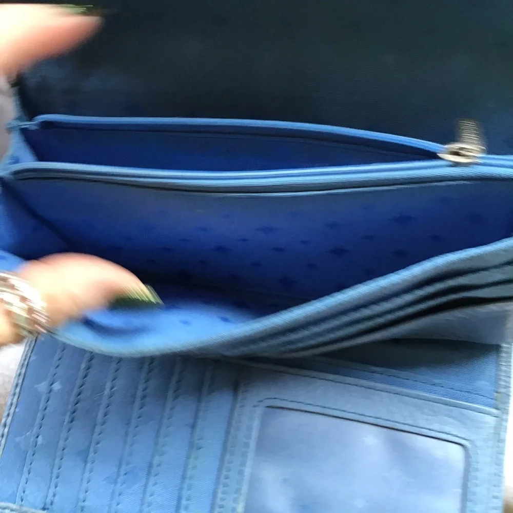 FOSSIL PURSE AND WALLET - Picture 12 of 15